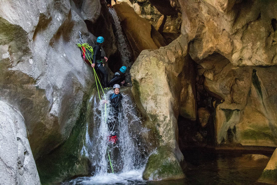 toboggan pour les enfants en canyoning