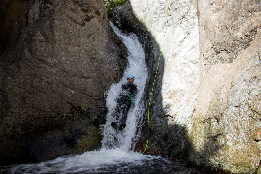 Toboggan de canyon dans le vallespir toboggan naturel en canyoning