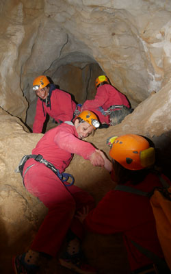 Entraide en spéléologie dans les Pyrénées Orientales