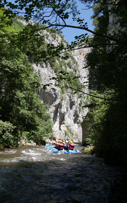 Rafting sur la rivière Aude en famille