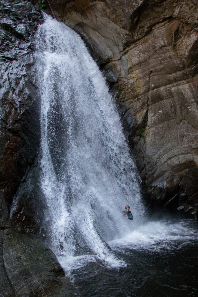 grande descente en rappel au Llech, un canyon sportif