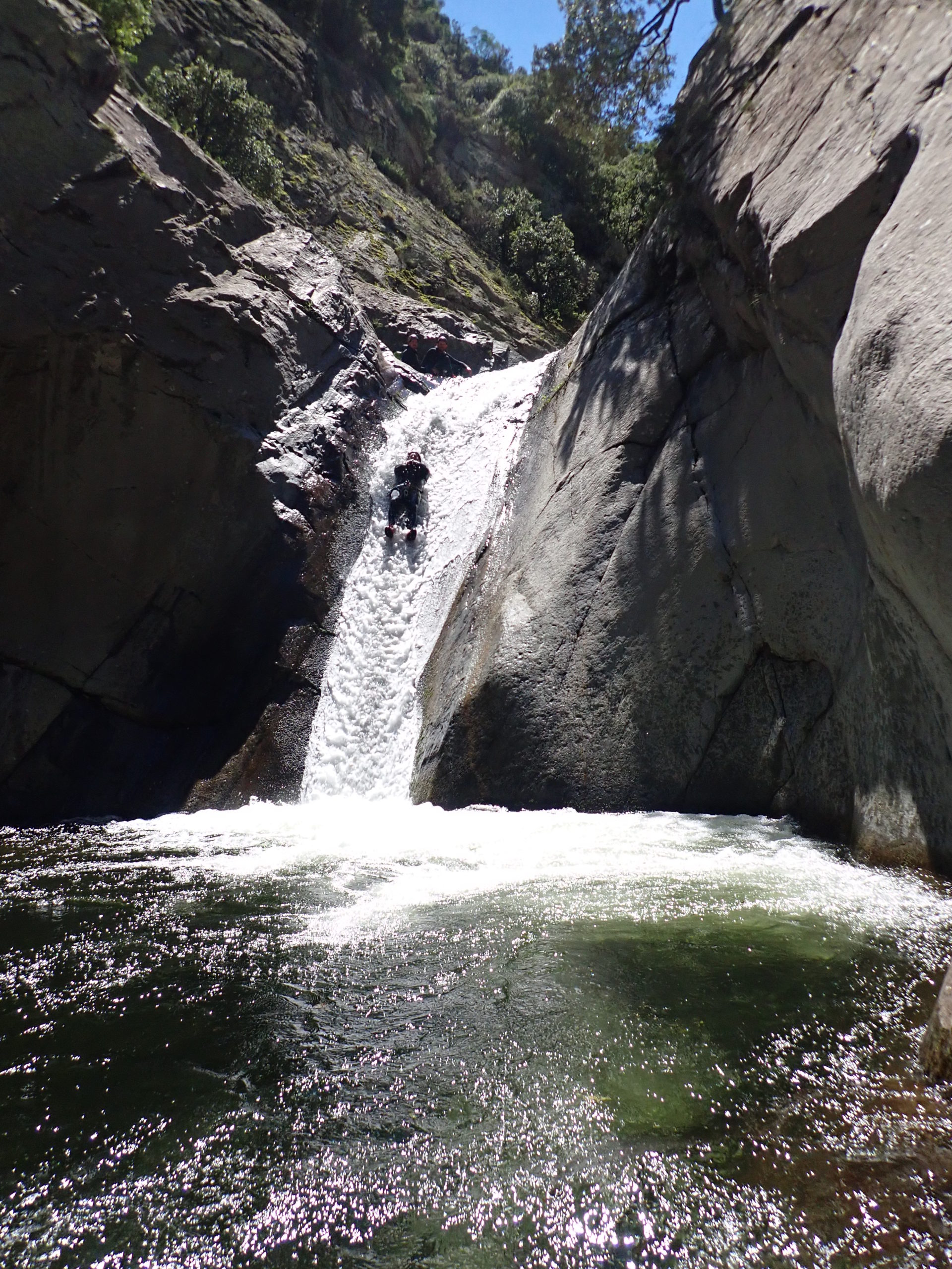 glissade en canyoning à canet en roussillon