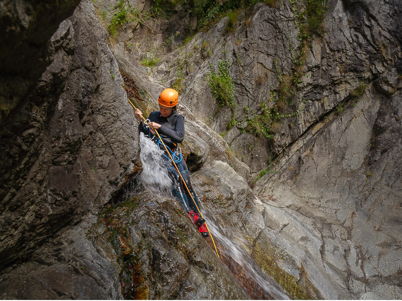 Canyoning des anelles. Descente sur corde canyoning