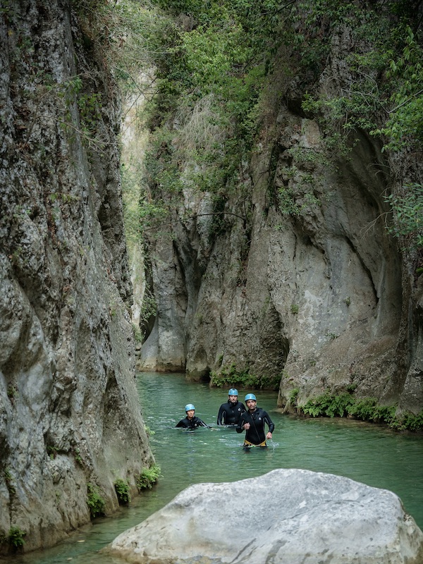 Canyoning entre amis aux gorges de Galamus dans les Pyrénées-Orientales