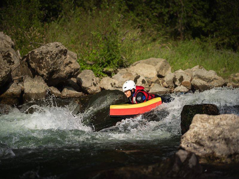 Passage de rapides en hydrospeed en Occitanie