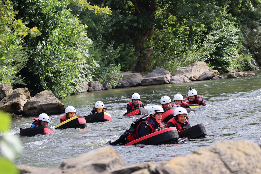 Hydrospeed en groupe ou activité aquatique en famille