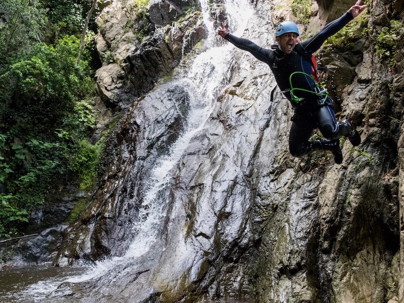 Canyoning près d'Argelès-sur-Mer, des sensations fortes garanties au cœur d'un environnement naturel préservé dans les Pyrénées-Orientales