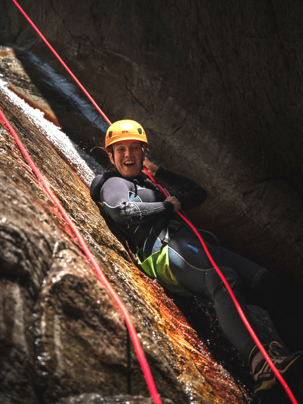 les femmes font aussi du canyoning proche de perpignan