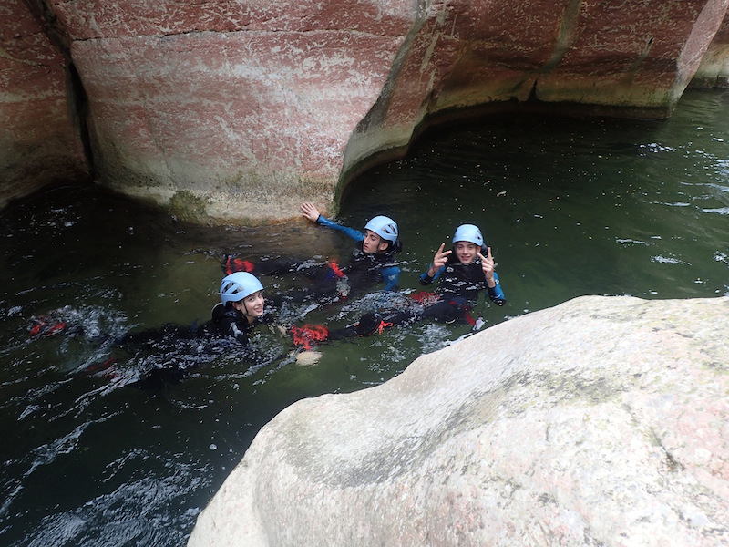 Canyoning dans les eaux cristallines de Termes, un véritable paradis pour les amoureux de la nature