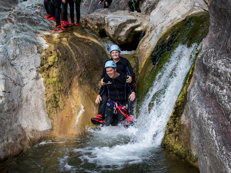 canyoning en couple partagez des souvenirs inoubliables lors de vos escapades de canyoning