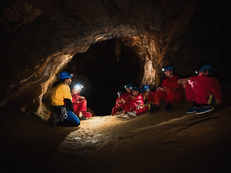 apprendre et découvrir les facettes du monde souterrain