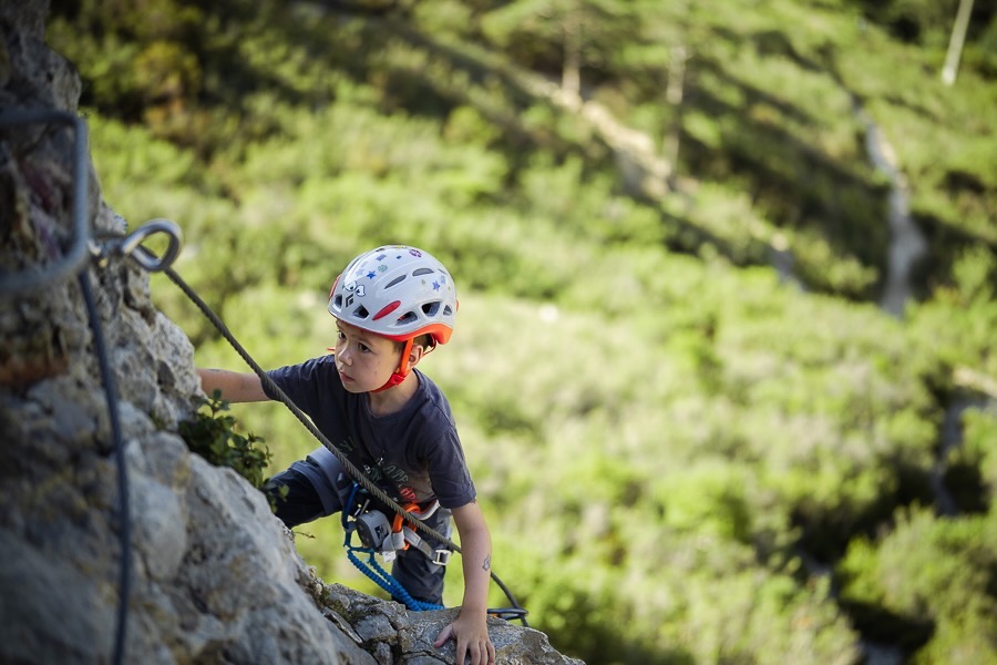 Découverte de l’escalade en pleine nature à la via ferrata pichona proche de Perpignan dans les Pyrénées Orientales