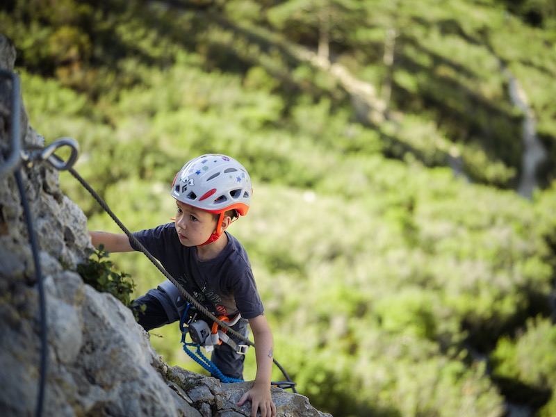 Première initiation à la via ferrata en famille dans les pyrenees orientales