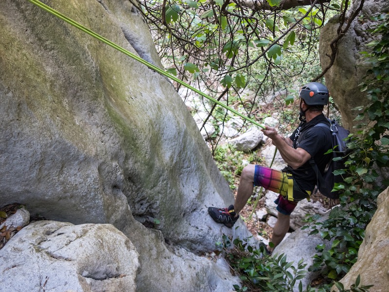 univers verdoyant au cœur de la garrigue avant de rejoindre les eaux fraîches de Galamus