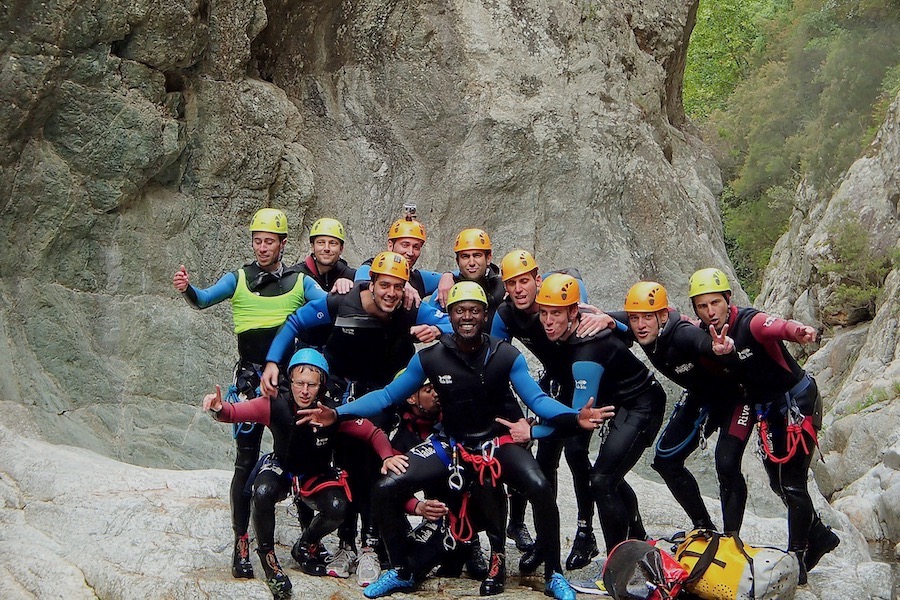 Découverte en famille de la spéléologie dans les Pyrénées-Orientales dans les grottes de Galamus