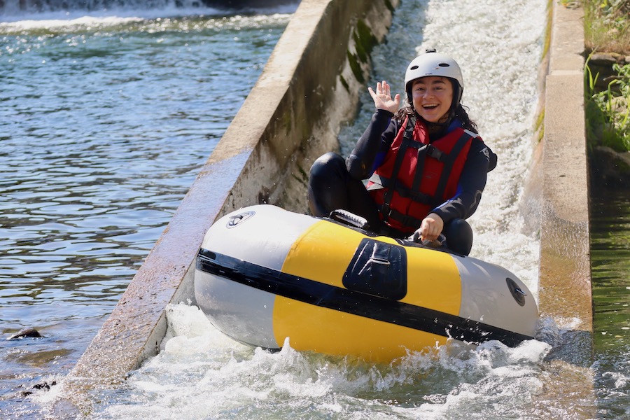 Découverte du tubing sur l'Aude en famille avec des enfants proche de Limoux