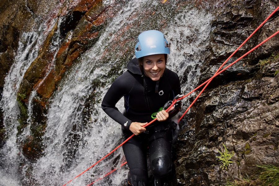 Partir faire du canyoning en famille avec des enfants dans les pyrénées