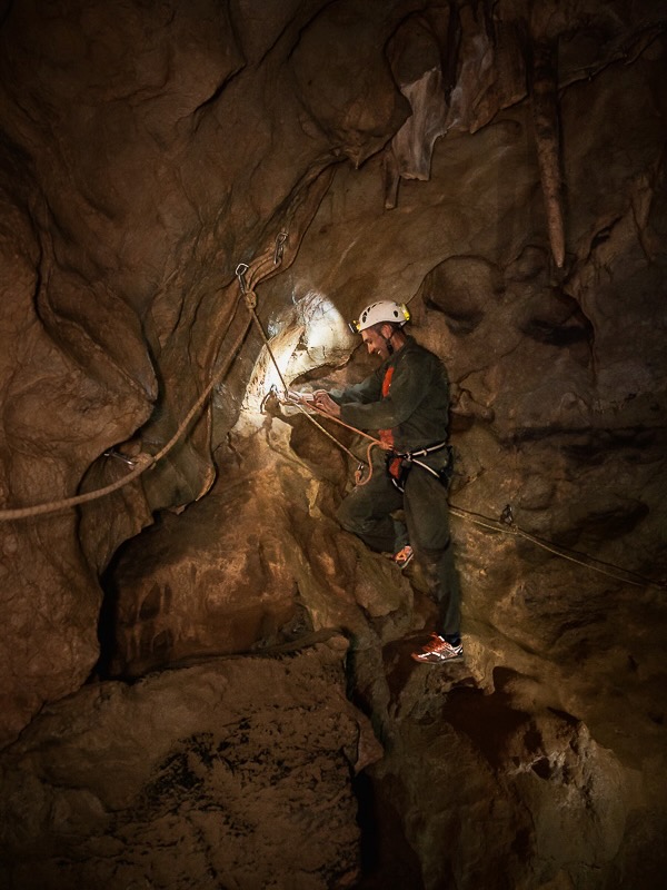 speleologie traversée english