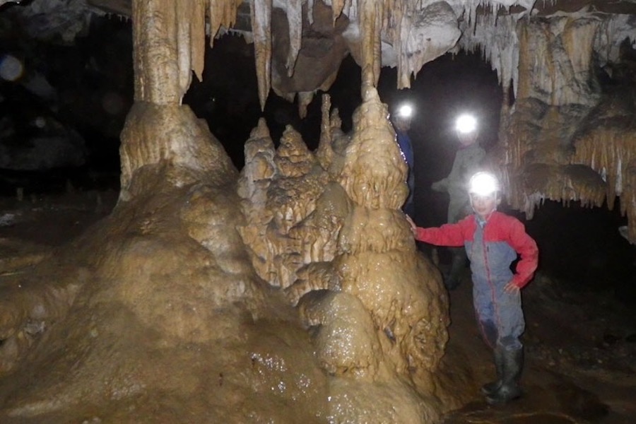 Exploration en famille des grottes en ariege