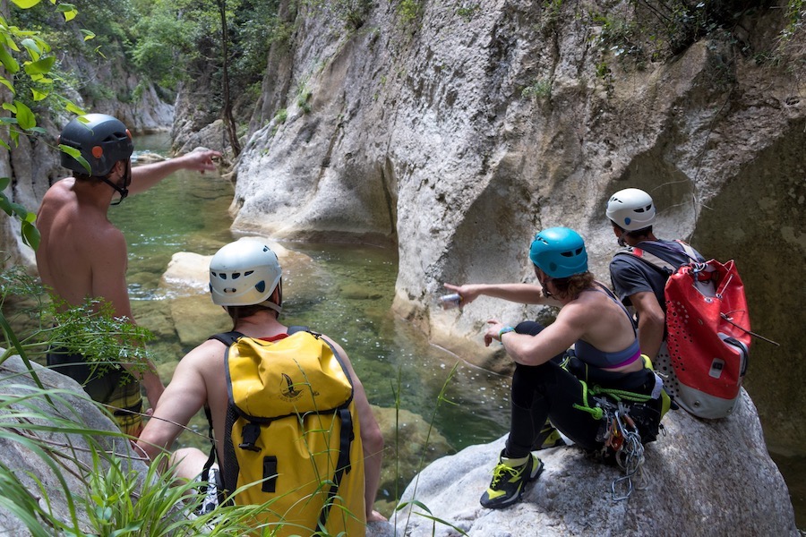 Découverte du tubing sur l'Aude en famille avec des enfants proche de Limoux