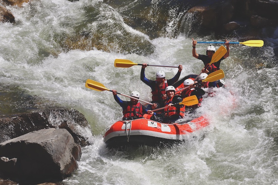 Le rafting, une activité originale à découvrir en famille au sud de toulouse