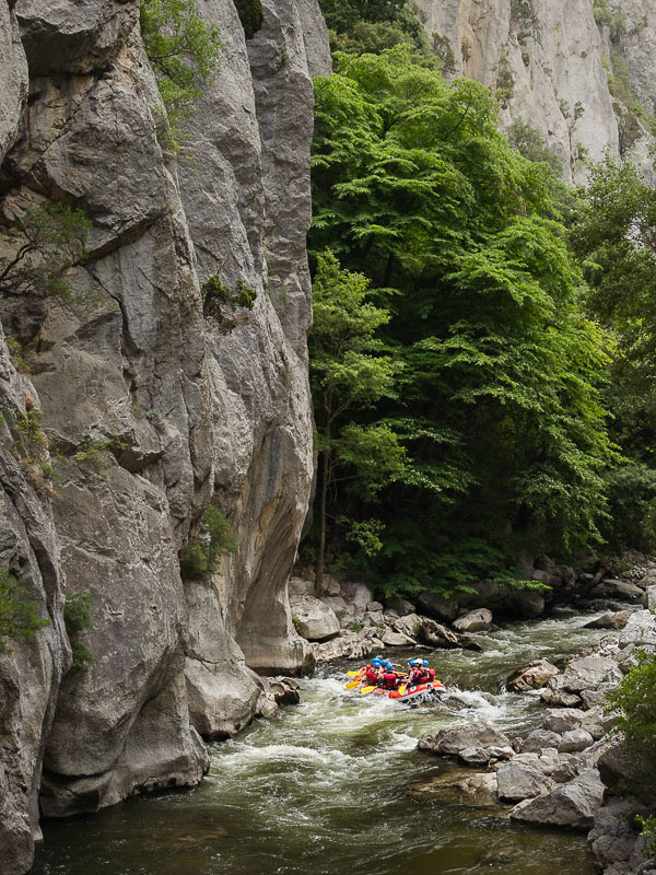 Rafting proche de Font-Romeu une activité en eau-vive a faire en groupe