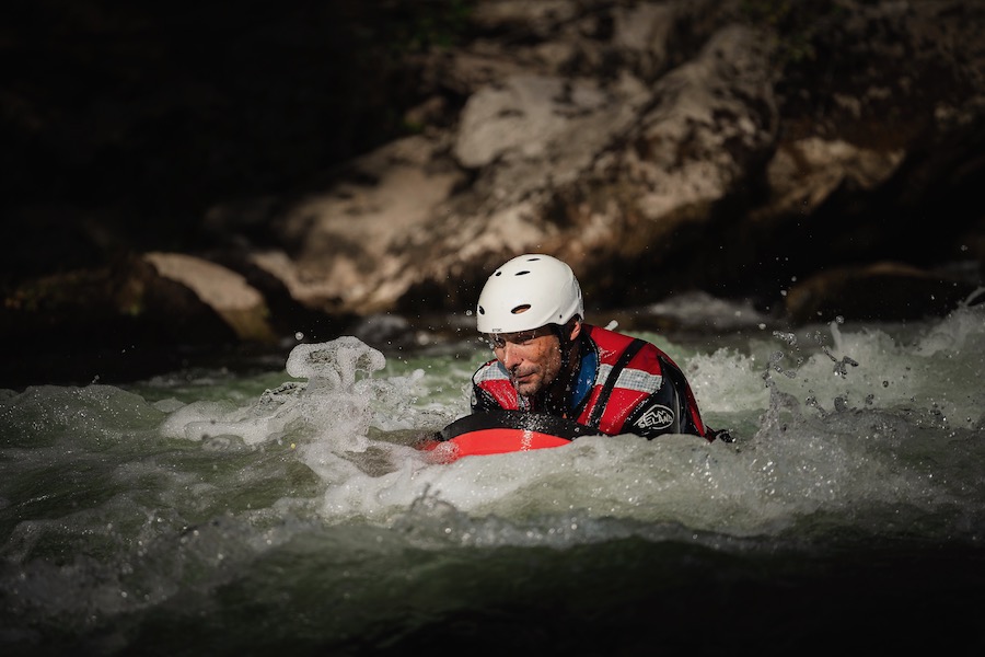 hydrospeed dans les rapides