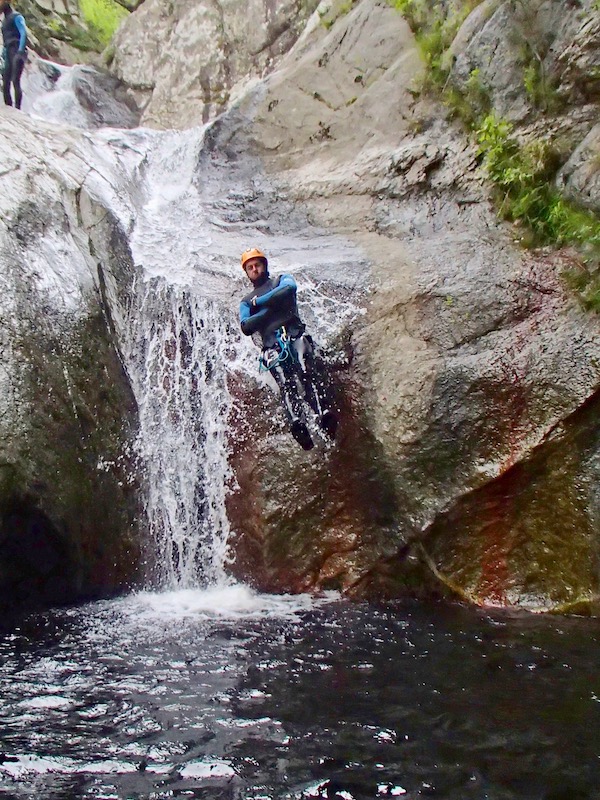 descente du canyon du llech dans les pyrenees-orientales