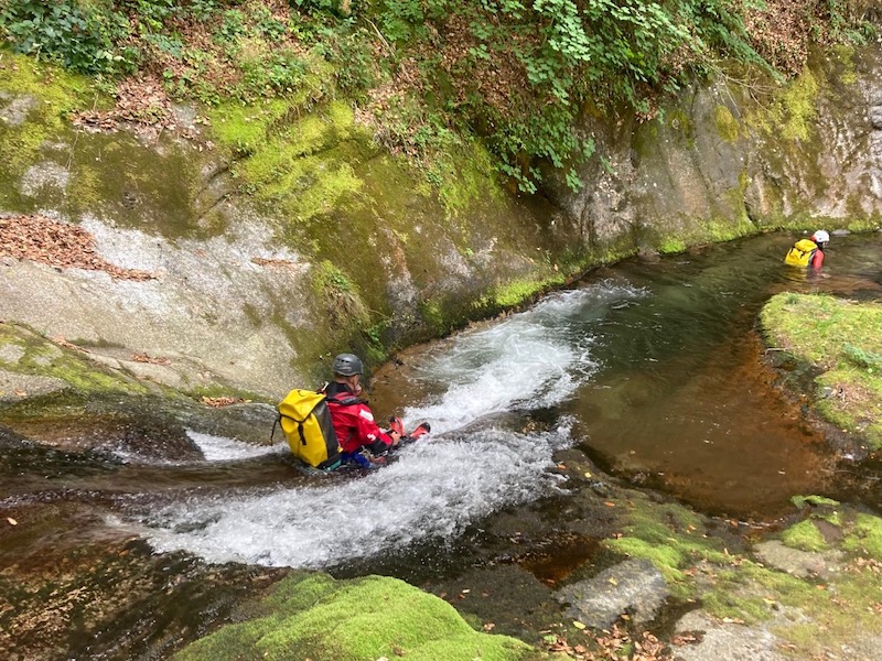 descente en rappel au Yek en canyoning