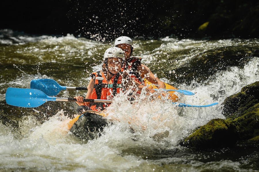 Partir faire du canyoning en famille avec des enfants dans les pyrénées