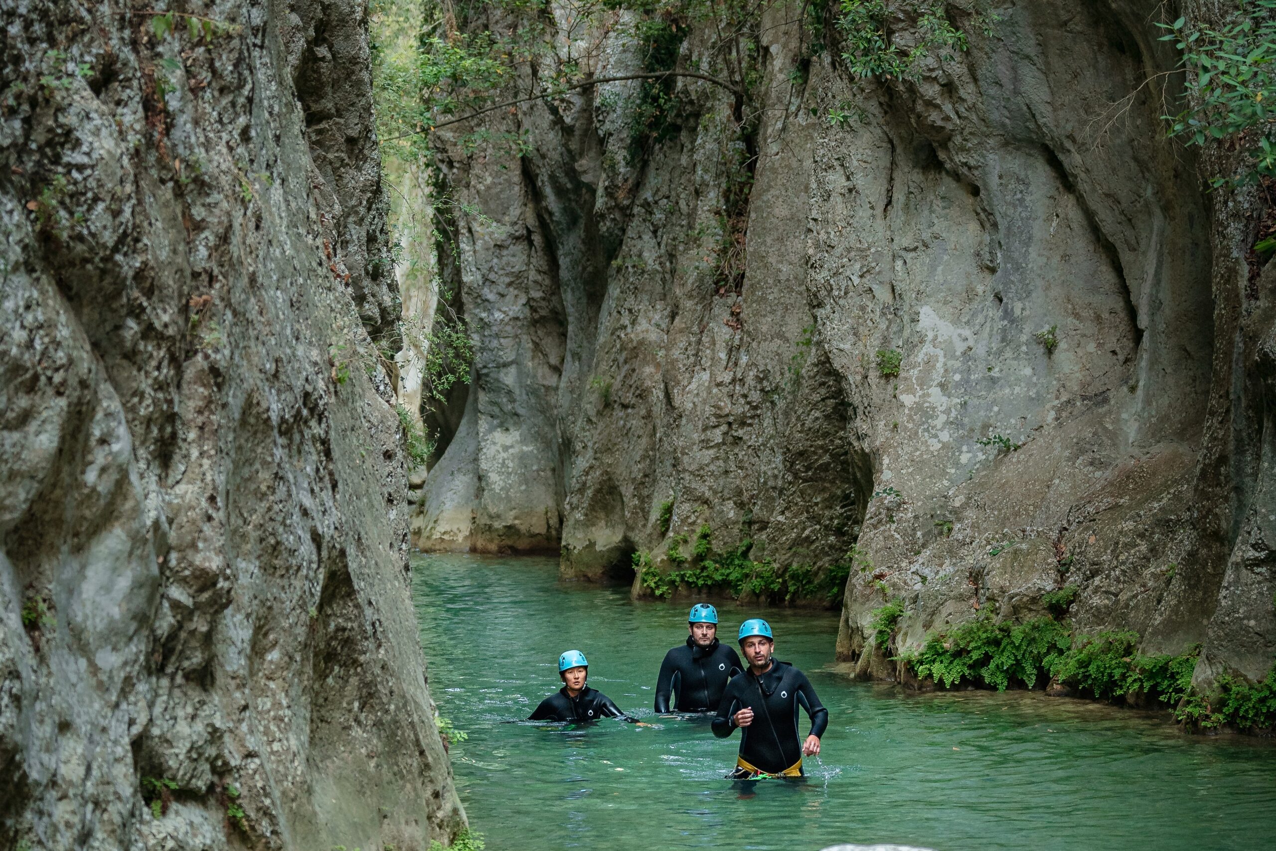 nage en canyoning dans les gorges