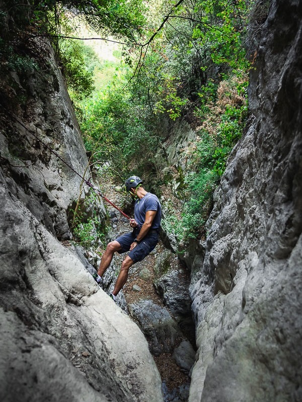 Exploration verticale dans les gorges de l'Aude pour toute la famille