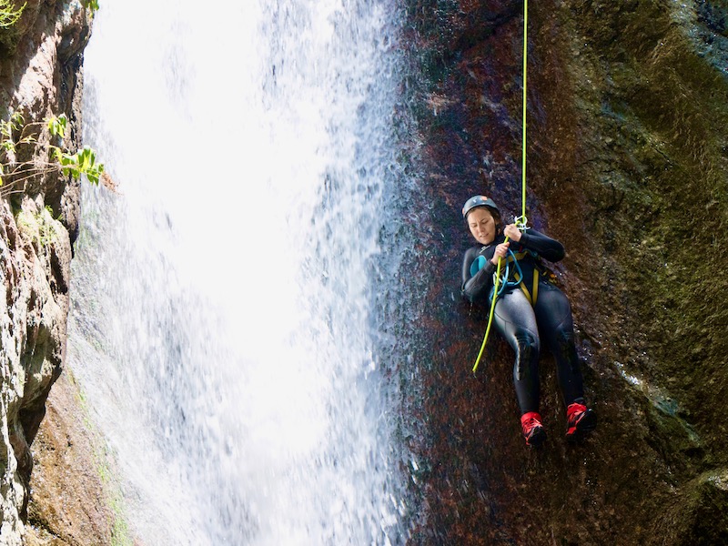 toboggan en canyoning, glissade à 3 personnes