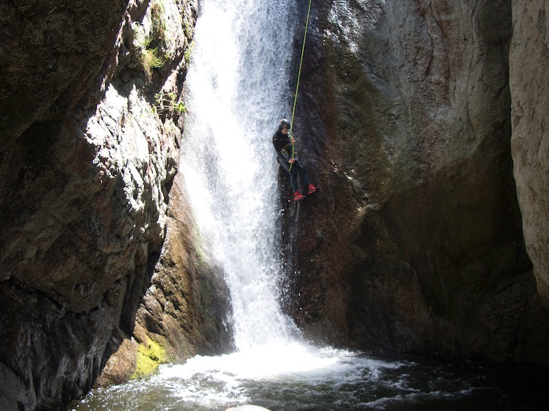 pour une expérience hors du commun vous attends dans ce canyon sauvage et mystérieux situé au pied du canigou dans les pyrenees-orientales