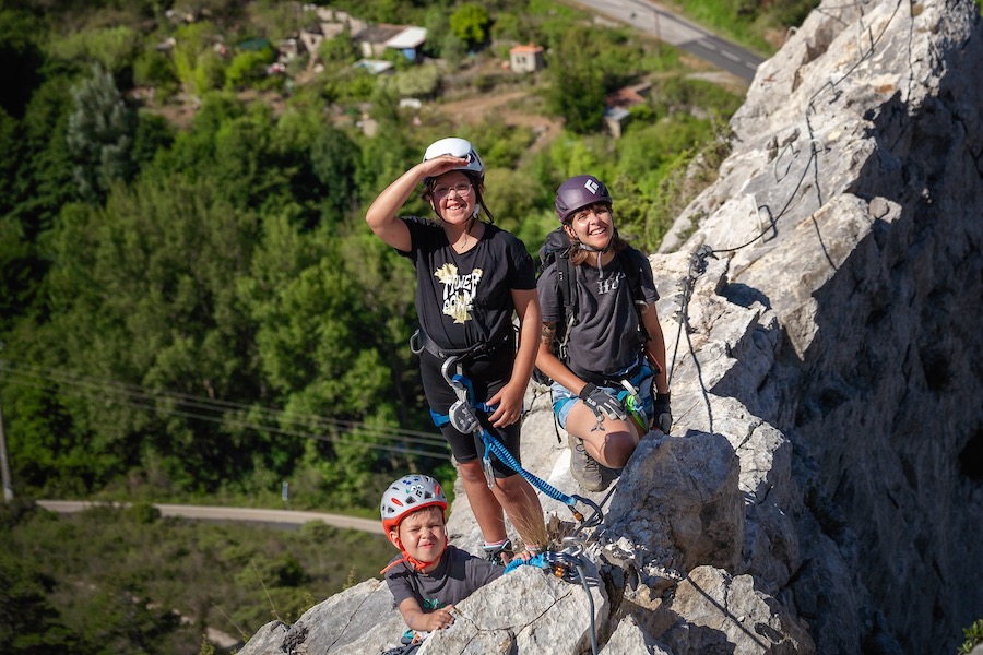 Aventure en famille dans les Pyrénées-Orientales à la via ferrata Pichona à Saint-Paul-de-Fenouillet