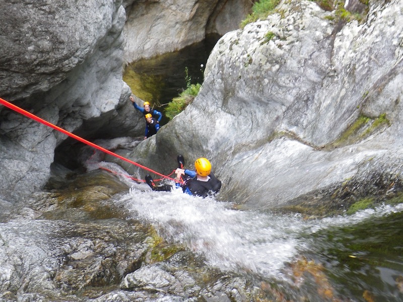 Une journée d'action et de camaraderie au Mas Calsan, un lieu idéal pour le canyoning entre amis