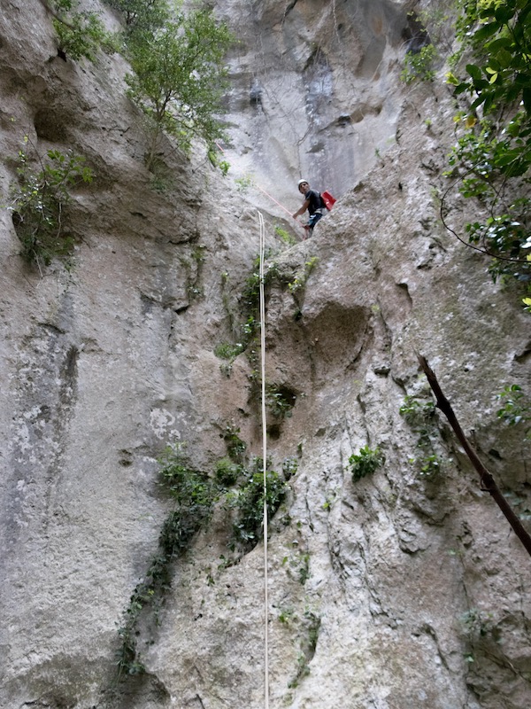 une succession de descentes sur corde vous attends dans ce canyon