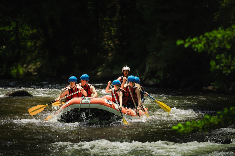 Partir faire du canyoning en famille avec des enfants dans les pyrénées