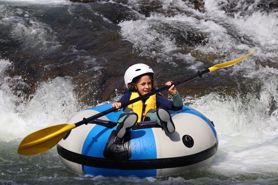 Découverte du tubing sur l'Aude en famille avec des enfants proche de Limoux